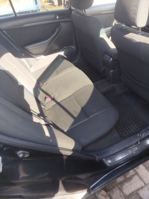 Тойота Авенсіс  2.2 тди