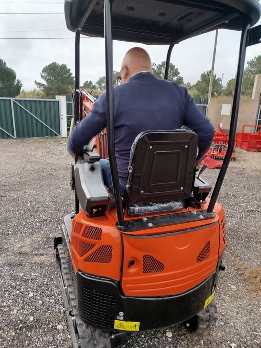 Vendo mini giratória nova