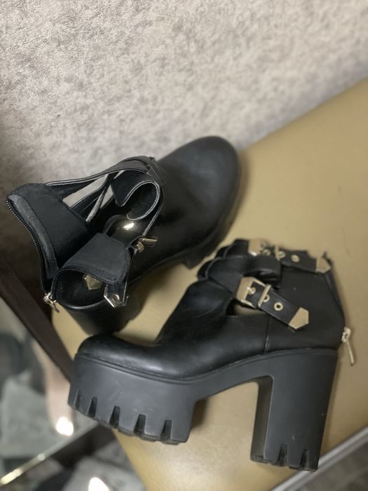 Боти на тракторній підошві