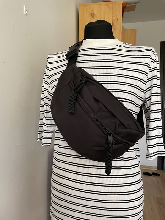 Pojemna nerka saszetka