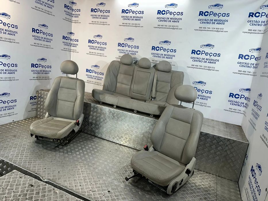 Conjunto Bancos Mercedes W203 Sedan Elétricos Pele Perfurada Original