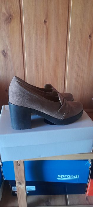 Buty damskie zamszowe na obcasie