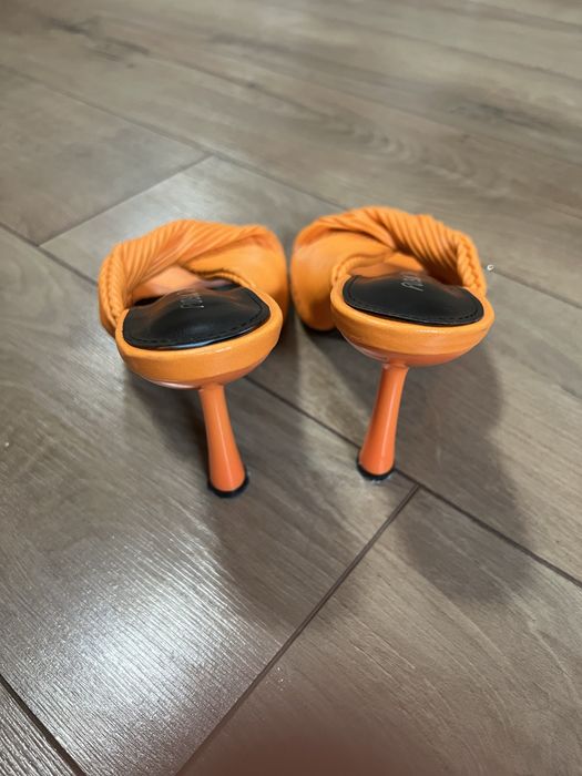 Мюлі на підборах 37 р