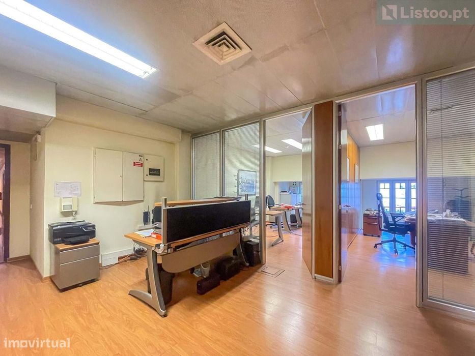 Escritório Mobilado, Recepção, 3 gabinetes + sala de reunião, e com ga
