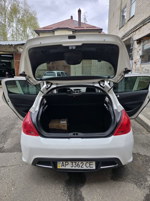 Peugeot 308 2011 г.   1.6D MT дизель