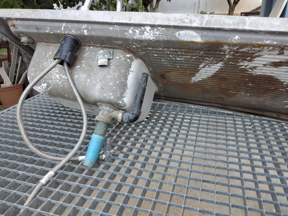 Lava loiça com torneira