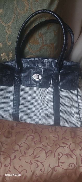 Ładna torebka w popitkę.