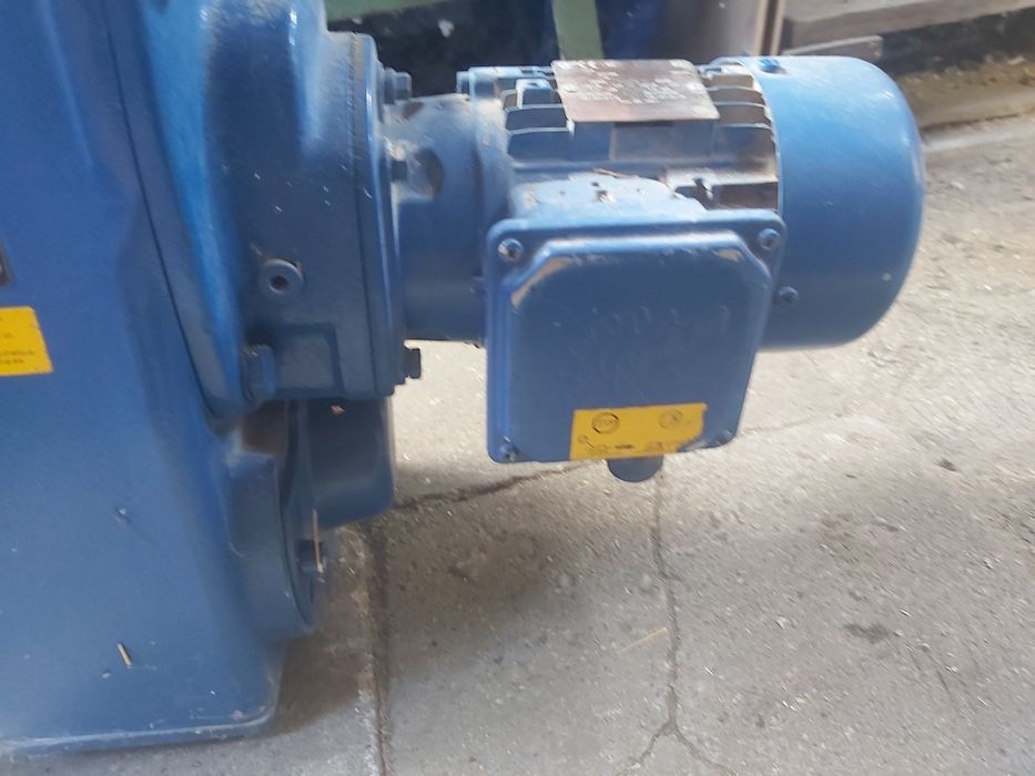 Przekładnia wraz z silnikiem