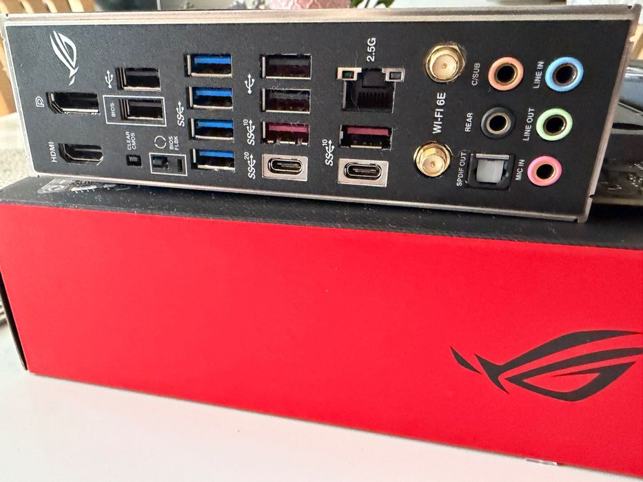 ASUS ROG Strix Z790-F Gaming WiFi + Intel i7 13700K Wieliczka • OLX.pl