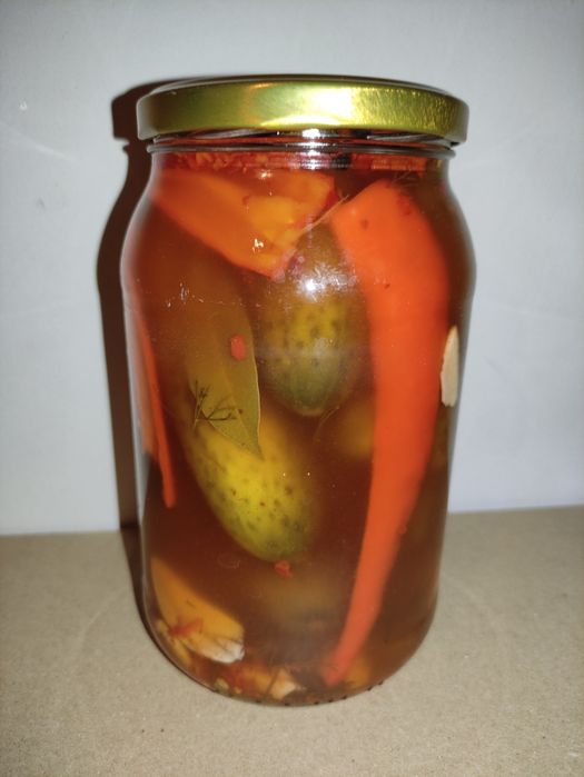 4 x Marynowane Ogórki Korniszony na ostro z papryczką chili 900 ml