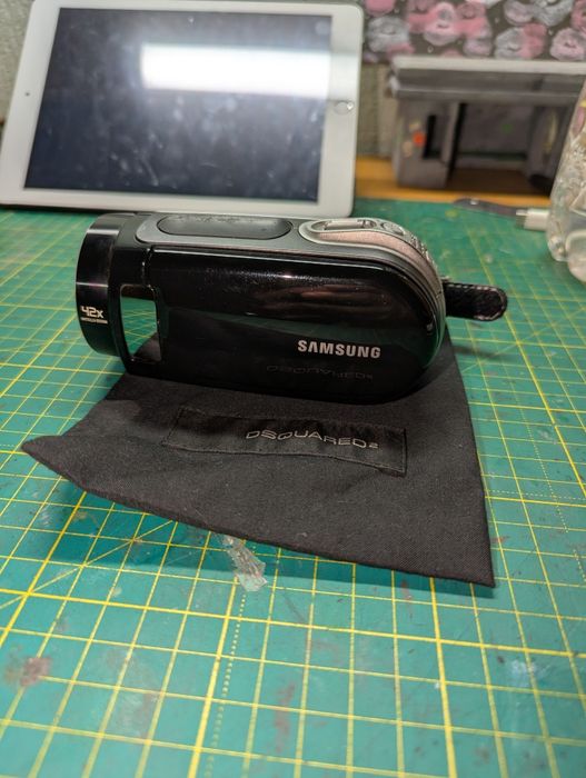 Цифровая видеокамера Samsung