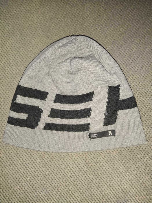 Dwustronna czapka męska House