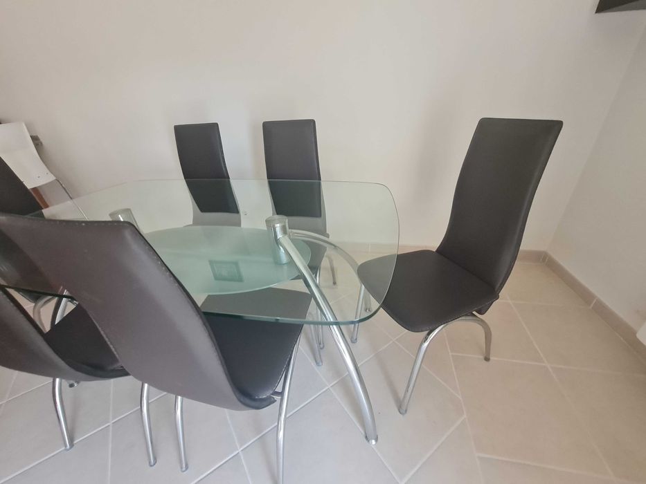 Mesa de sala de jantar com 6 cadeiras
