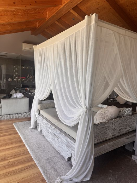 Cama balinesa de madeira macica