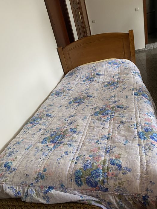 Cama 90cm*190cm + colchões