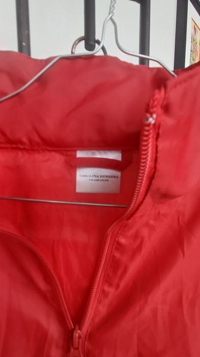 casaco corta-vento vermelho original da CH Carolina Herrera,