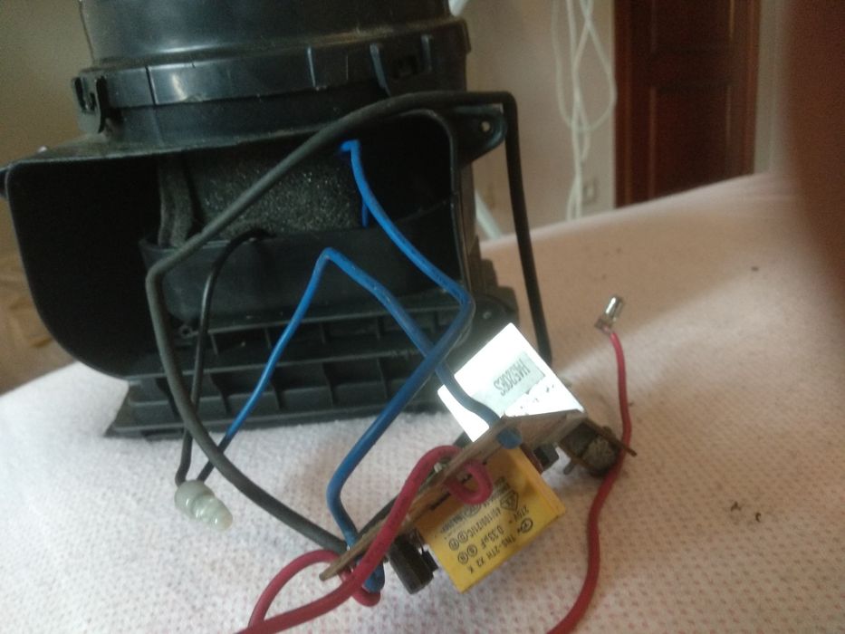 Impecável motor de máquina de aspirar pó , usada mas  funciona