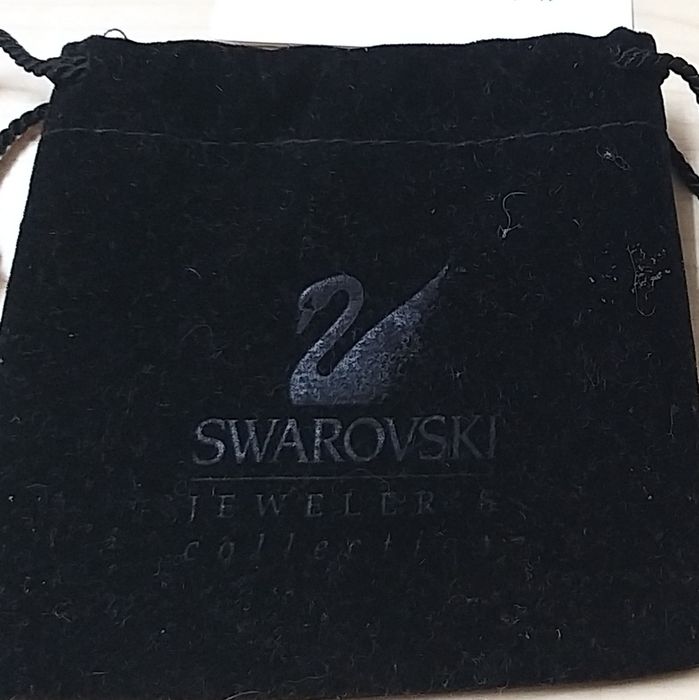 Brincos de mola Swarovsky.