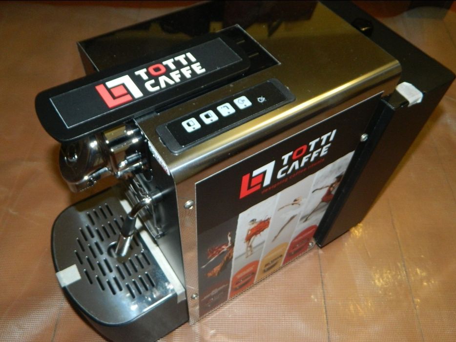 Капсульная кофемашина Espresso del Capitano Office Plus Totti Lavazza