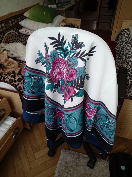 Продам платок на подарок 112х112 см