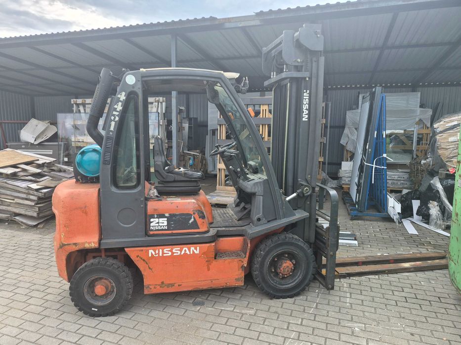 Wózek widłowy Nissan UD02A25PQ  2003 rok