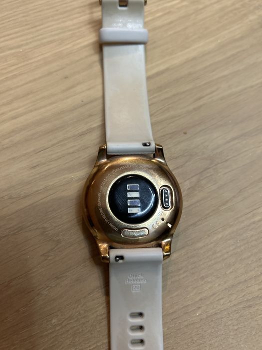 Garmin vivomove luxe, szafirowe szkło