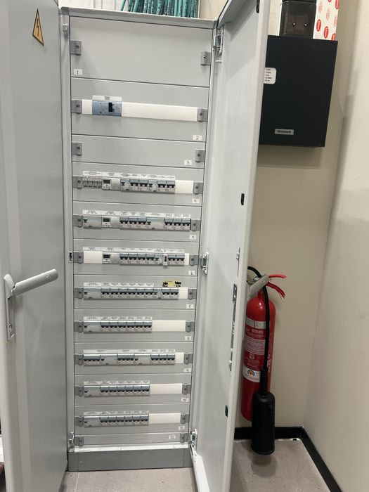 Electricista – Reparações e Instalações