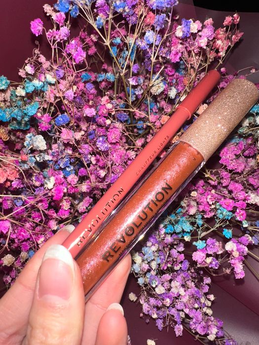 pomadka błyszczyk kredka do ust Revolution brąz shimmer lip kit