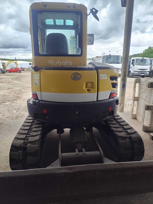 mini giratória Kubota