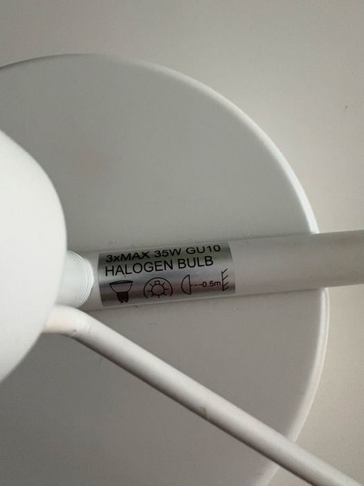 Projetor de teto+ com três lâmpadas. IKEA.