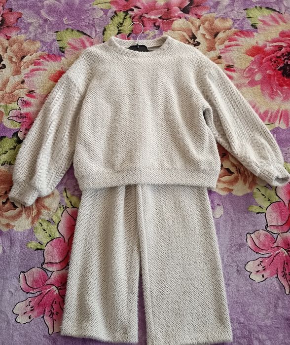 Теплий костюм для дівчинки.