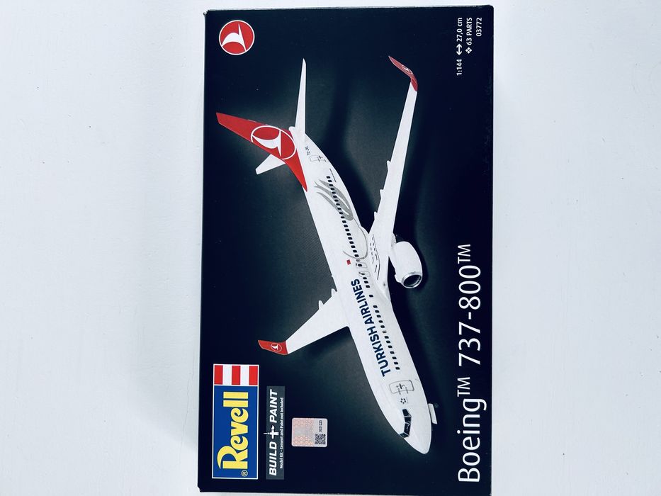 Samolot Boeing 737-800 model do sklejania Revell 03772