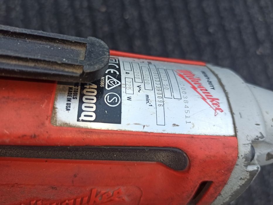 Шуруповерт Milwaukee 220-240V/725W