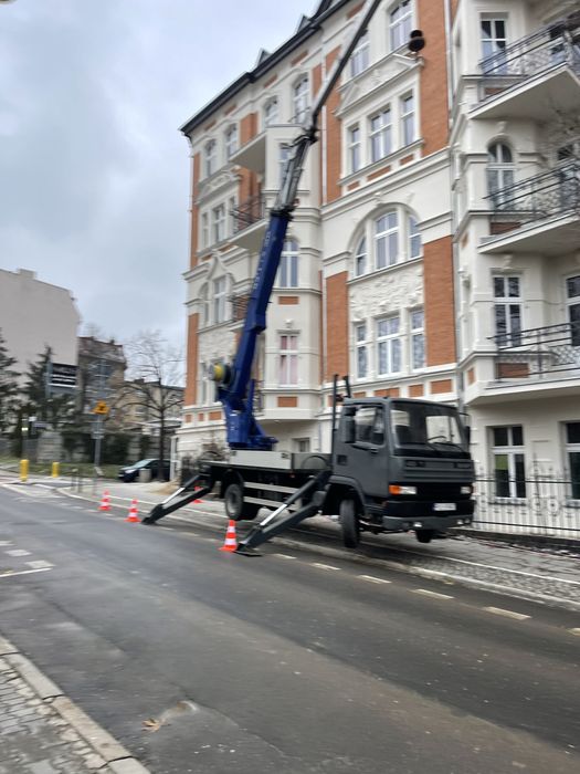 Żuraw Ciesielski dźwig dekarski Böcker AK 27/1000