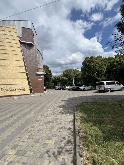 Здається Віп Приміщення в центрі Чернівців /Героів  Майдану-Садова