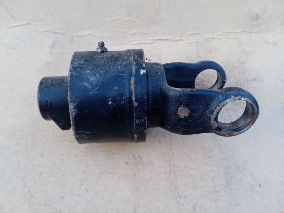 Обгонна муфта карданного валу на 8 шліців хрестовина 35*96