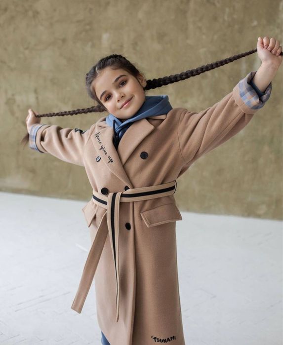 Шерстяное тёплое пальто на девочку