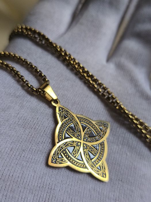 Colar Dourado de simbologia Ancestral