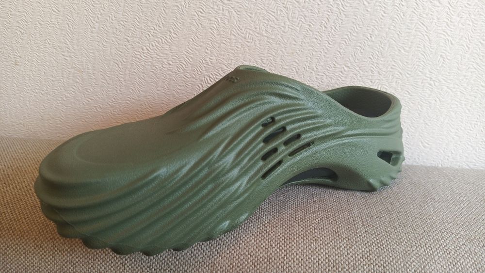 Продам Crocs Echo Wave  оригинал