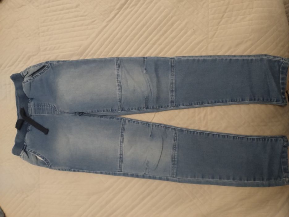 Spodnie jeansowe chłopięce w rozmiarze 140 marki Coccodrillo