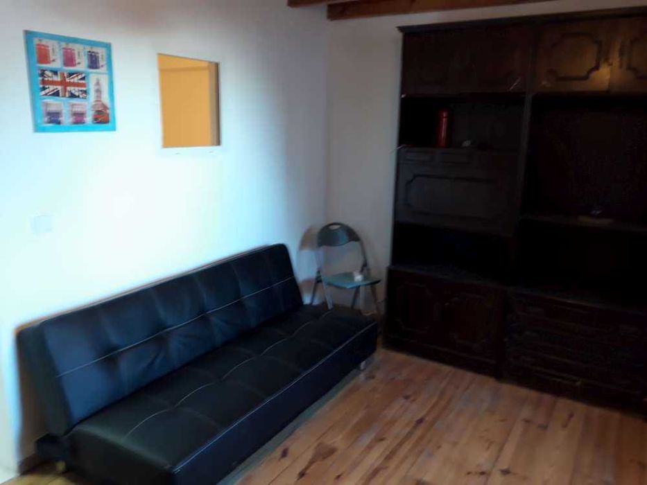 T-3 Mobilado+ equipado, com pátio,no Centro Lisboa. Ler texto.