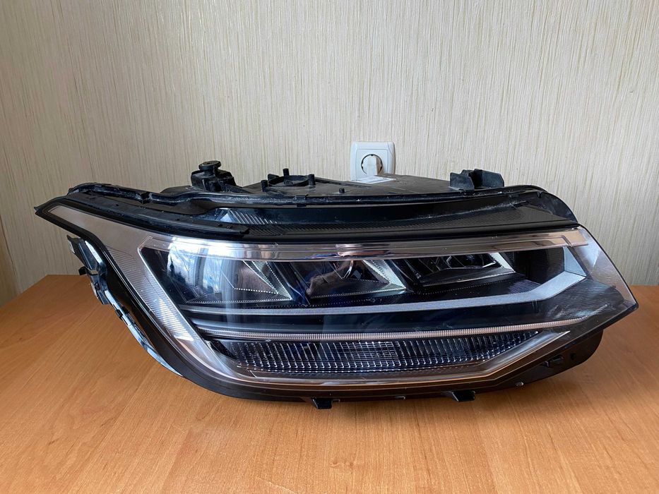 ОРИГІНАЛ Фара права Volkswagen Tiguan (2022–2024, США) LED