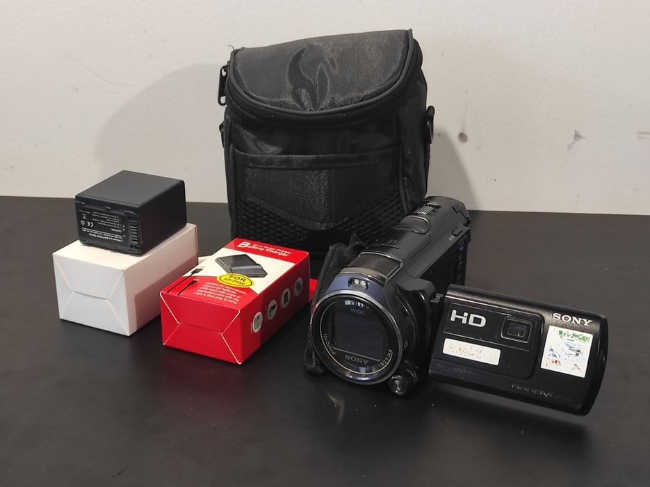 Kamera Sony PJ650, plus nowa duża bateria, torba i ładowarka.