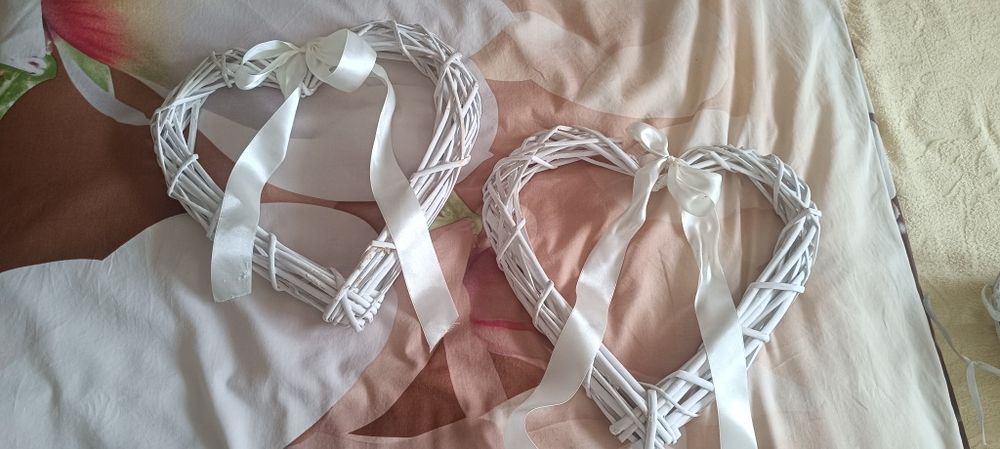 Serca ozdobne białe z kokardka