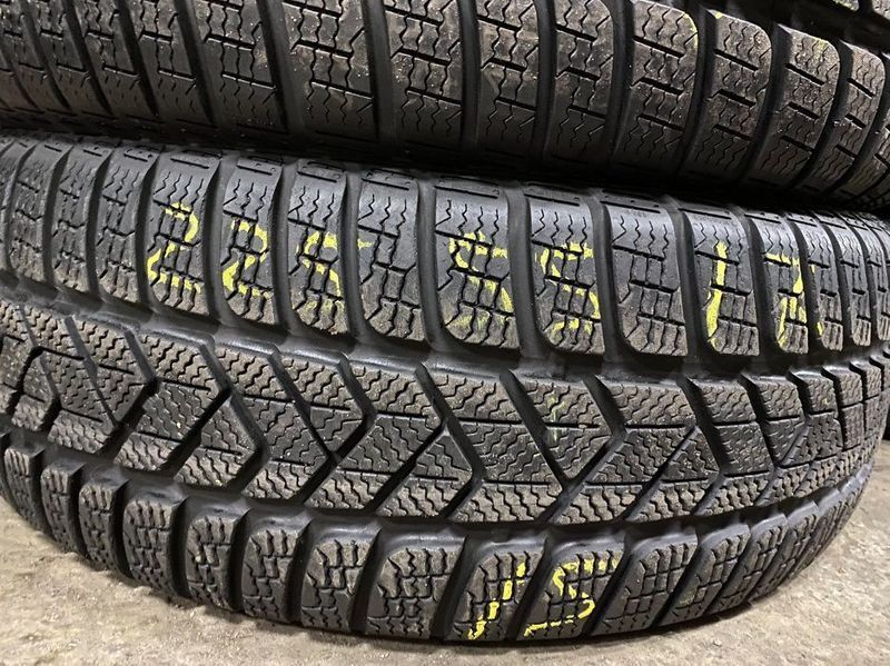 225/55/17 R17 Pirelli Winter SottoZero 3 RFT