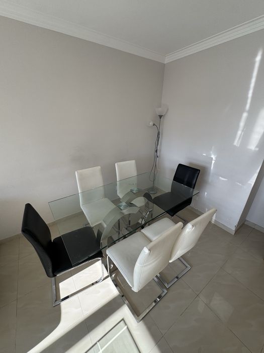 Mesa de Jantar + Cadeiras