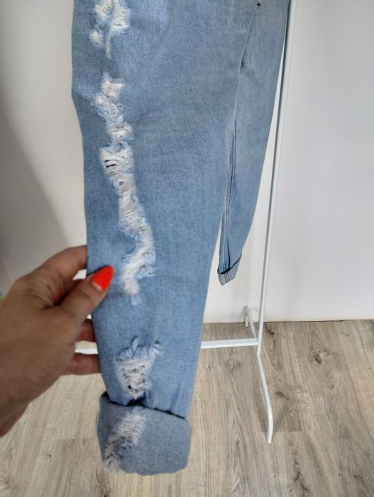 Jeansy z dziurami  Sinsay