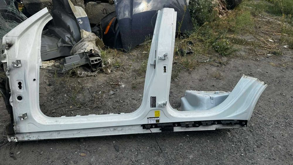 Поріг кузовний лівий Porsche Macan