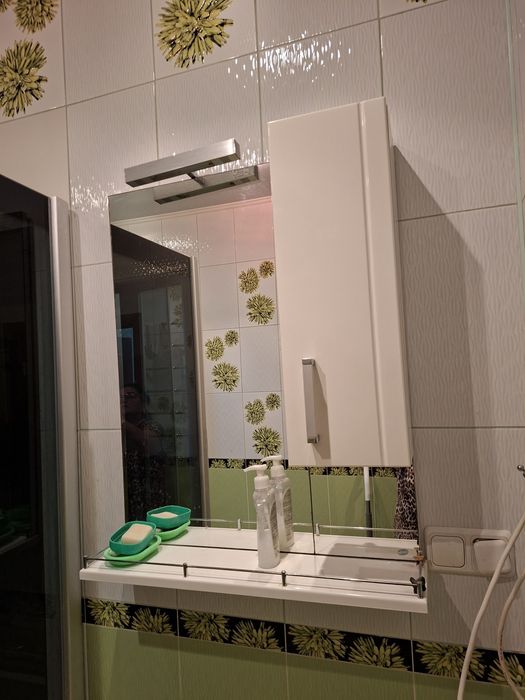 Дзеркало у ванну з поличкою