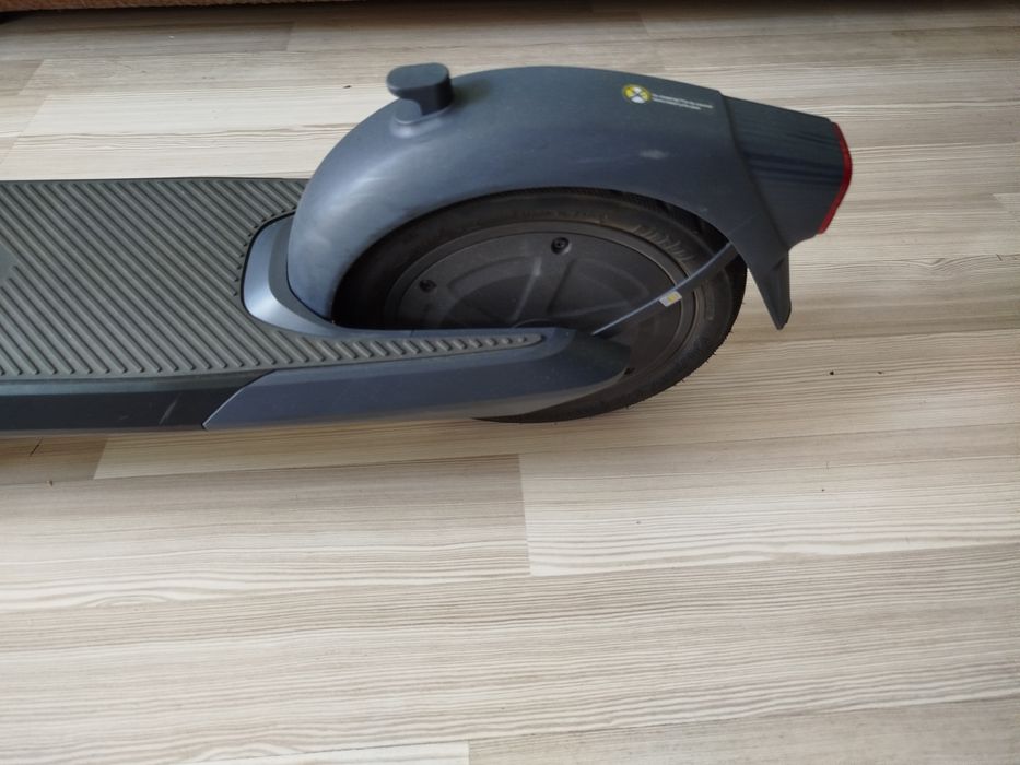 Продам електро самокат Ninebot